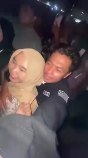 NONTON KONSER SAMBIL REMAS CEWE TEMAN