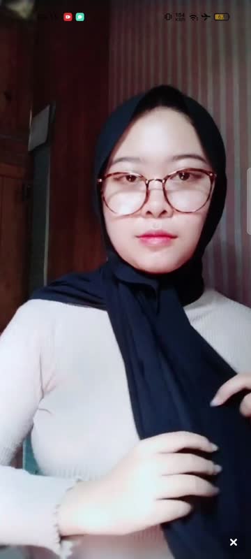 Ukhty Devina spill memek