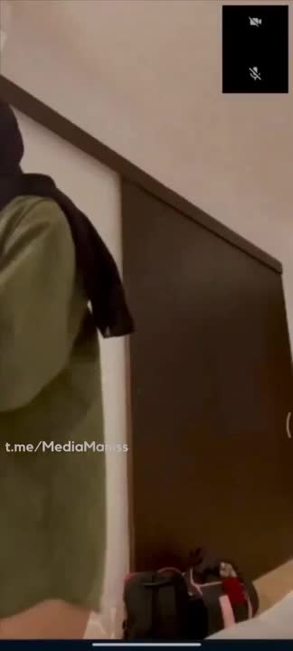 Live - Abg Jilbab Praktek Ngewe Sendirian Bareng Bantal.mp4