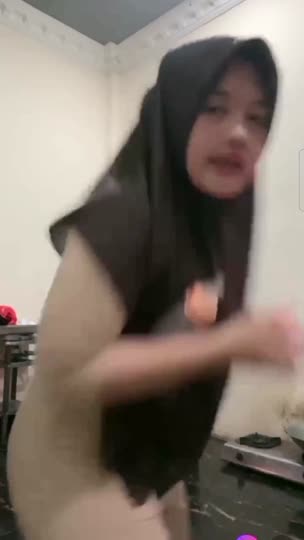 jilbab montok nyeplak(1080P HD) - DoodStream.mp4