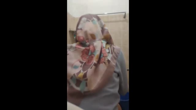 Ngintip toilet umum 05