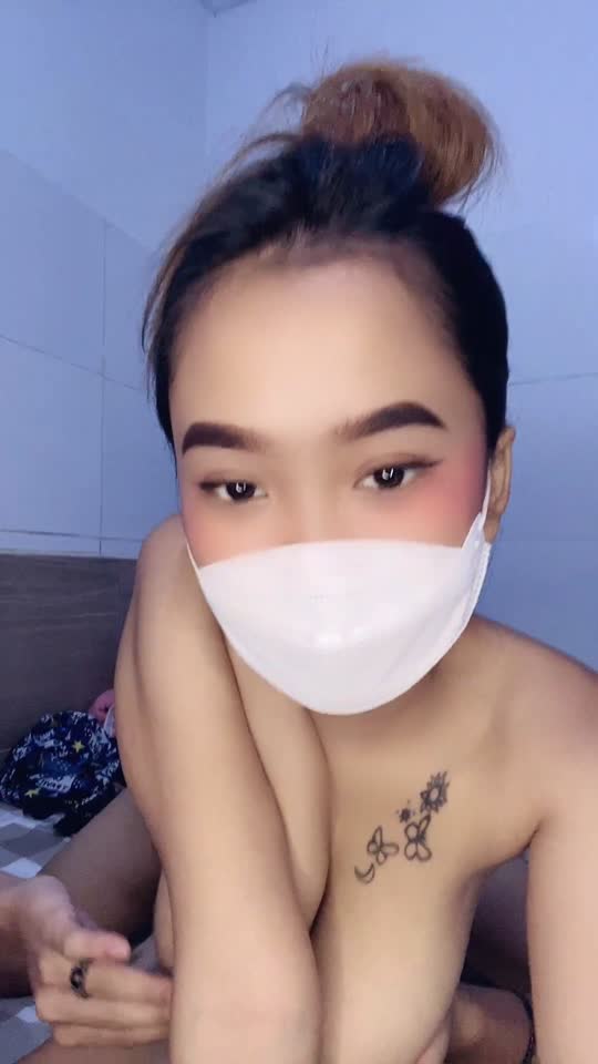 Monicc. Benjo sebelah jugak gak ngaruh. Tetep enaaq kok ayy.. Mandi dulu sanah biar kagak buluk