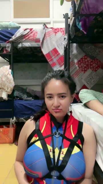 Ada yang menonjol tapi bukan bakat BERLIAN OCHI.mp4