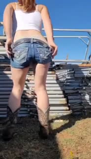 Sexy_farm_girl_pisses_outdoors_-_ThisVid.com.mp4