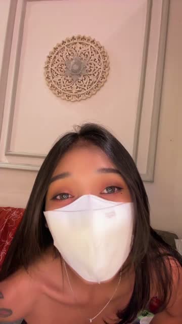 Dee Mikasa Sange` Mainin Biji Kacang Mente Pake Alat Getar Sampai Squirt.mp4