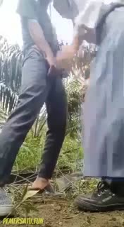 anak SMA ngewe dikebon sawit