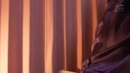 Kasih sayang Seorang Ibu Menemani Anaknya bermain PS