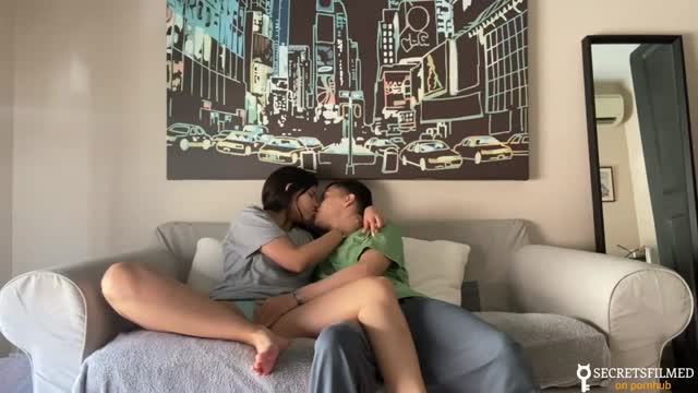 Yandek Barat Viral Ditingal Orangtua Kakak Tiri Ngajak Main Disofa