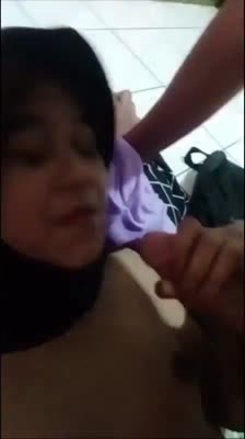 Jilbab imut crot dimulut