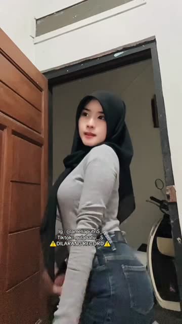Amelia Putri TikTok Exclusive - Join Tele @lupabelum (19).mp4