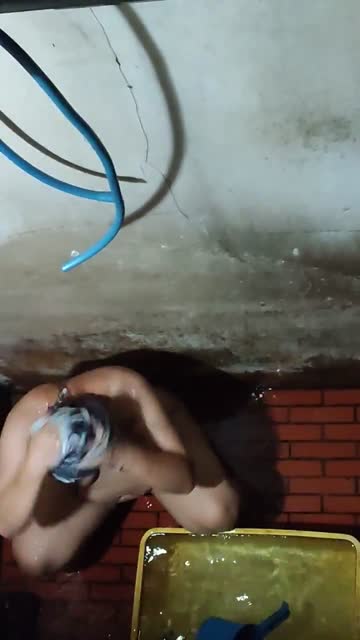 Intip bude mandi lantai keramik merah.mp4