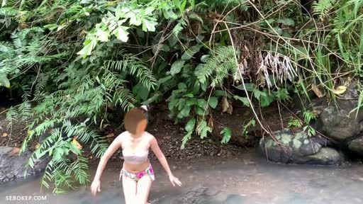 Ng3nt0t di sungai sama pacar.mp4