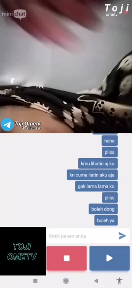 Ukthi tobrut pake mukena.mp4