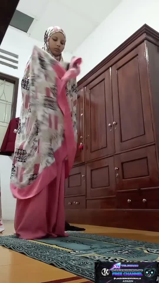 Telegram @jasverkenviralofc - Mukena pink yang lagi rame - Bokep Indo Viral.mp4