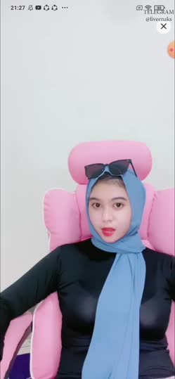 Ketika Cewek Hijabers Buka-bukaan Pake Red Lingerie Dream.mp4