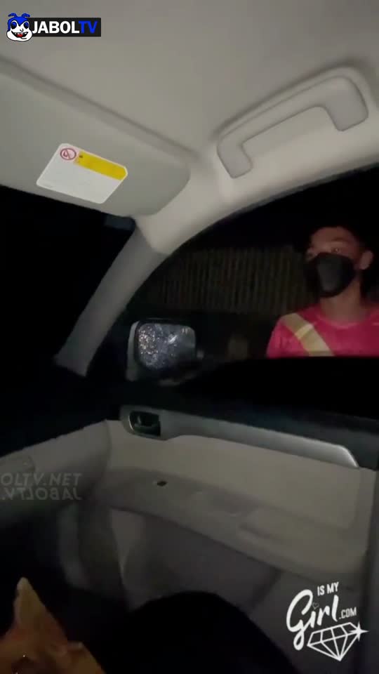 Grepe temen montok di mobil