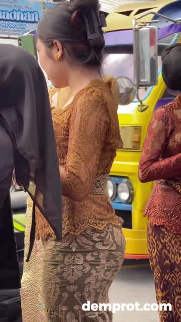 Streaming Videos — Watch — Candid Gadis Cantik Montok Pake Kebaya Ketat.mp4