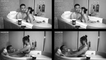Bokep Indo Meli3gp Mandi Bareng Selebgram Nakal Amelia NS.mp4