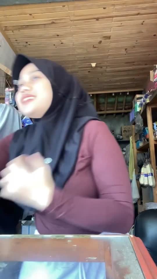 penjaga toko bangunan di kemprot majikan.mp4
