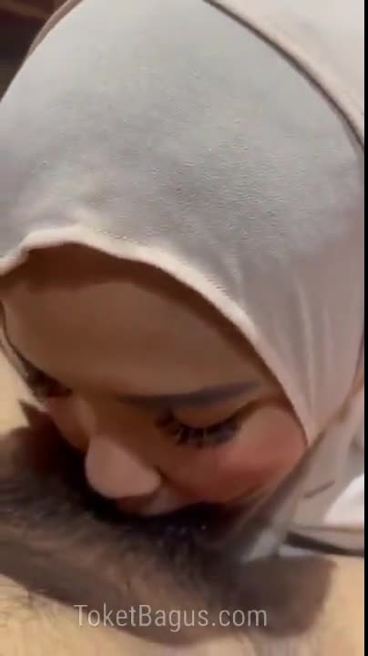 Menantu soleha masih malu2 layani bapak mertua.mp4