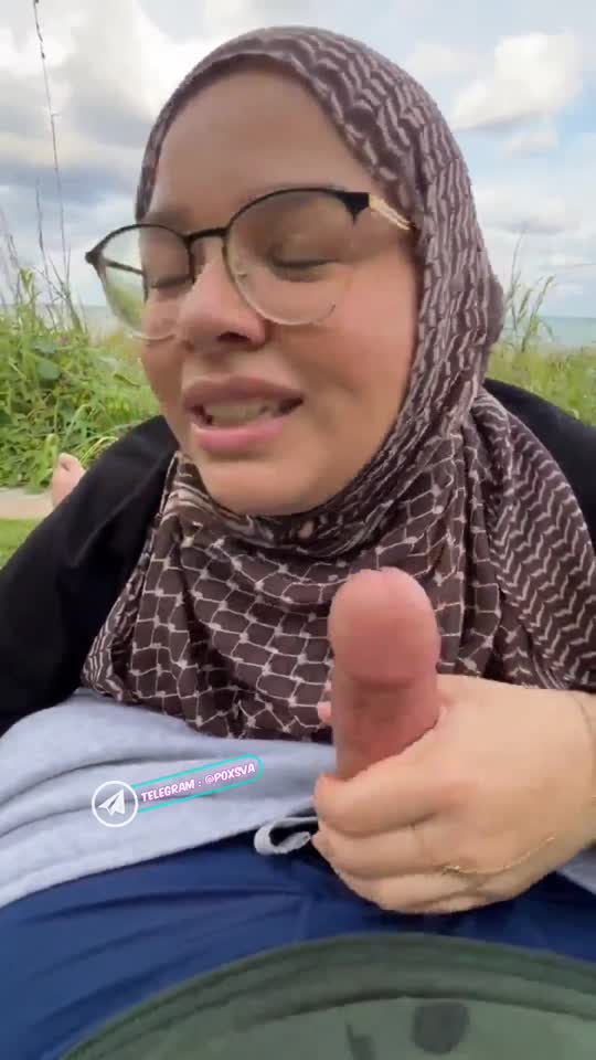 - Hijab Binor sambil menikmati pemandangan - { Full durasi Telegram @poxsva }.mp4