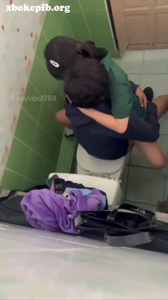 Videoin Mur1d Ngent0d di Toilet Sek0L4h - Join Tele @lupabelum.mp4