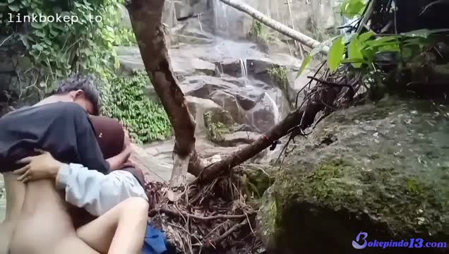 Bokep Indo Nyaman Ditempat Ginian.mp4
