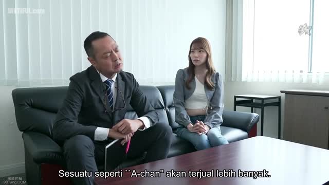 1 sub indo Seorang model pemula yang sedang berjuang dicuci otaknya dan dikendalikan