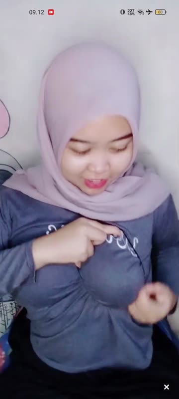 Ukhty Devina ukur nenen pake karet gelang 