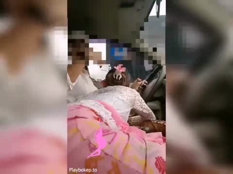 2022_Baju Adat Bali Main Di Mobil.mp4