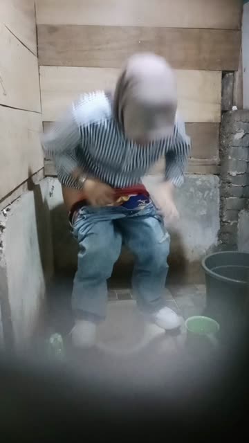 Ngintip toilet cafe bambu 02
