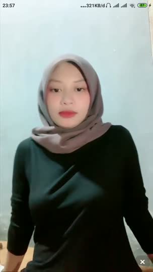 Cewek Jilbab Live Sambil Pamer Toket Kecil Imut.mp4