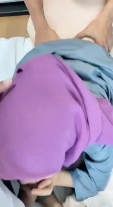 Jilbab ungu kena threesome.mp4