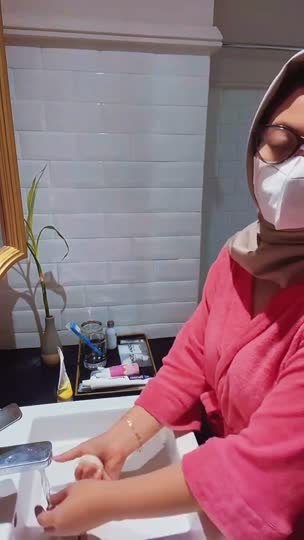 jilbab STW di kamar mandi - Tele@hematkawan10.mp4