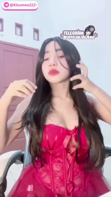 laura daster merah colmek di kursi gaming.mp4
