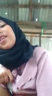 Hijab smp di gubuk.mp4