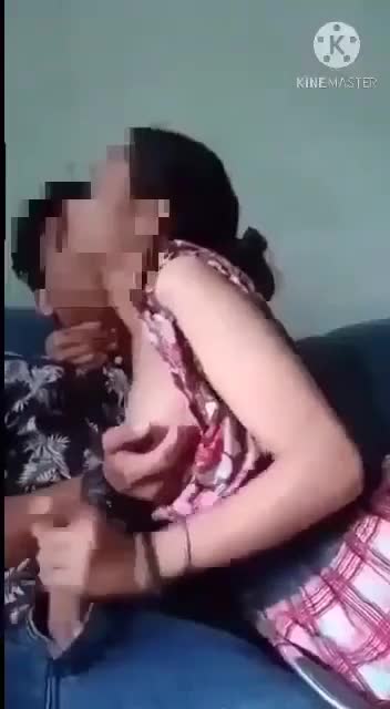 Kocokin sampe muncrat di sofa sensor kinemaster Video Bokep Indo Nonton Fil