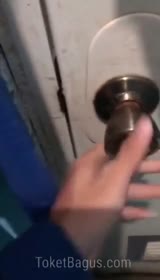 Ketahuan ng1ntip kak4k sendiri mandi berujung ngew3