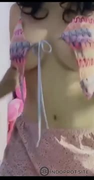 Buka Dikit-Dikit, Toketnya Montok Banget Laras Bali - (LASBL36)