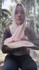 hijab ekshib di kebun - Tele@hematkawan10.mp4