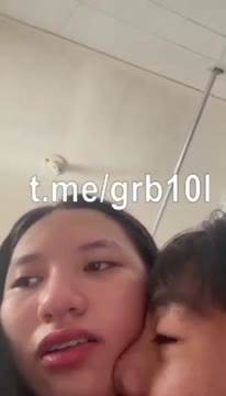 kaka adek di toilet rumah