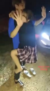 Main di pinggir jalan