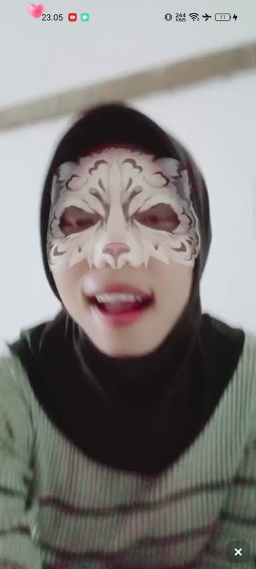Muka garang jilbab sange elus elus memek