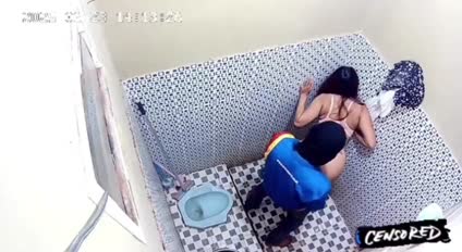 di paksa ngentot pekerja indo maret di kamar mandi.mp4