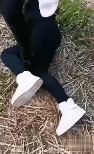 CHINESE GIRL GETS PUSSY BEAT UP.mp4