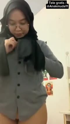 Erika cantik pamer toket sekalian Colmek.Mp4.mp4