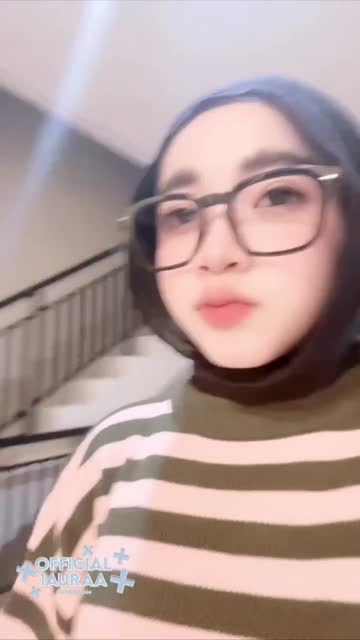 Laura di toilet.mp4