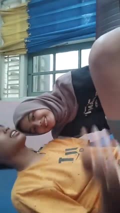 kasih nenen ayang di ruang tamu.mp4