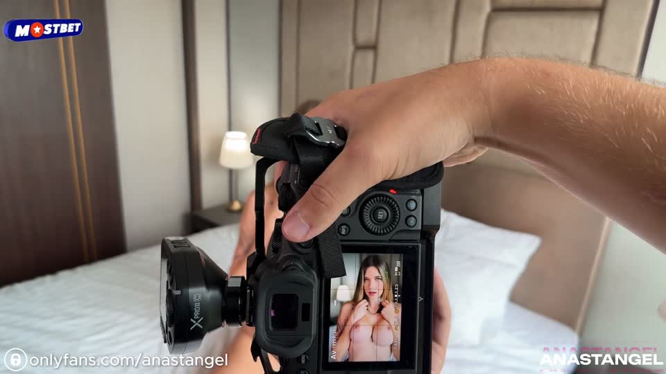 Hot Big-boobed Model Fucks with Photographer for Content for Her Onlyfans.mp4