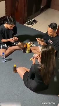 Ngewe_3sam_Model_Cantik_Viral_Penuh_Drama_Pejuin_-_Awmantaps.mp4.mp4